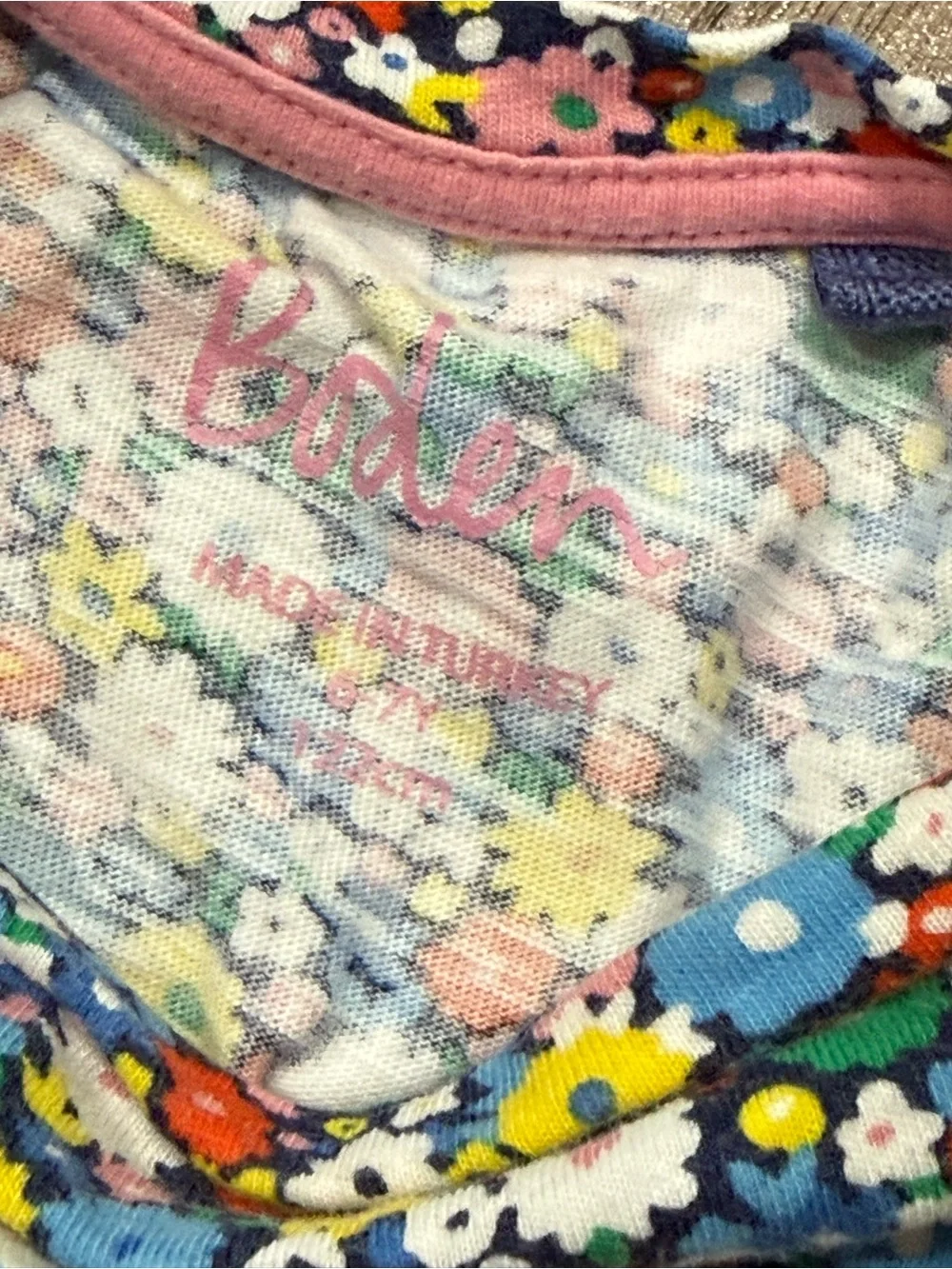 Mini Boden Colorful Rainbow Ditsy Floral T Shirt 6-7 short sleeve star detail